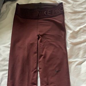 MAROON NIKE DRI FIT LEGGINGS 25in
